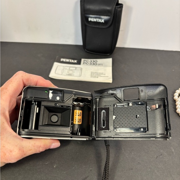 Pentax PC-330 Vintage 35mm Film Camera Point & Shoot w/ Case & Manual Retro Y2K - Picture 8 of 9